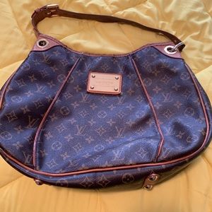 Louis Vuitton purse